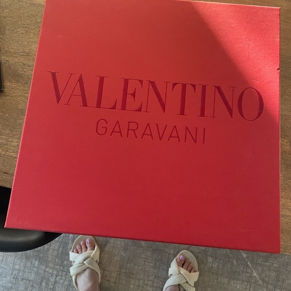 Valentino Garavani Roman Stud flatform sandal - Picture 6 of 6